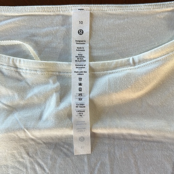 Lightweight Crisscross Open Back  LuLuLemon  Silky Soft Long Sleeve SZ 10 - Picture 3 of 5